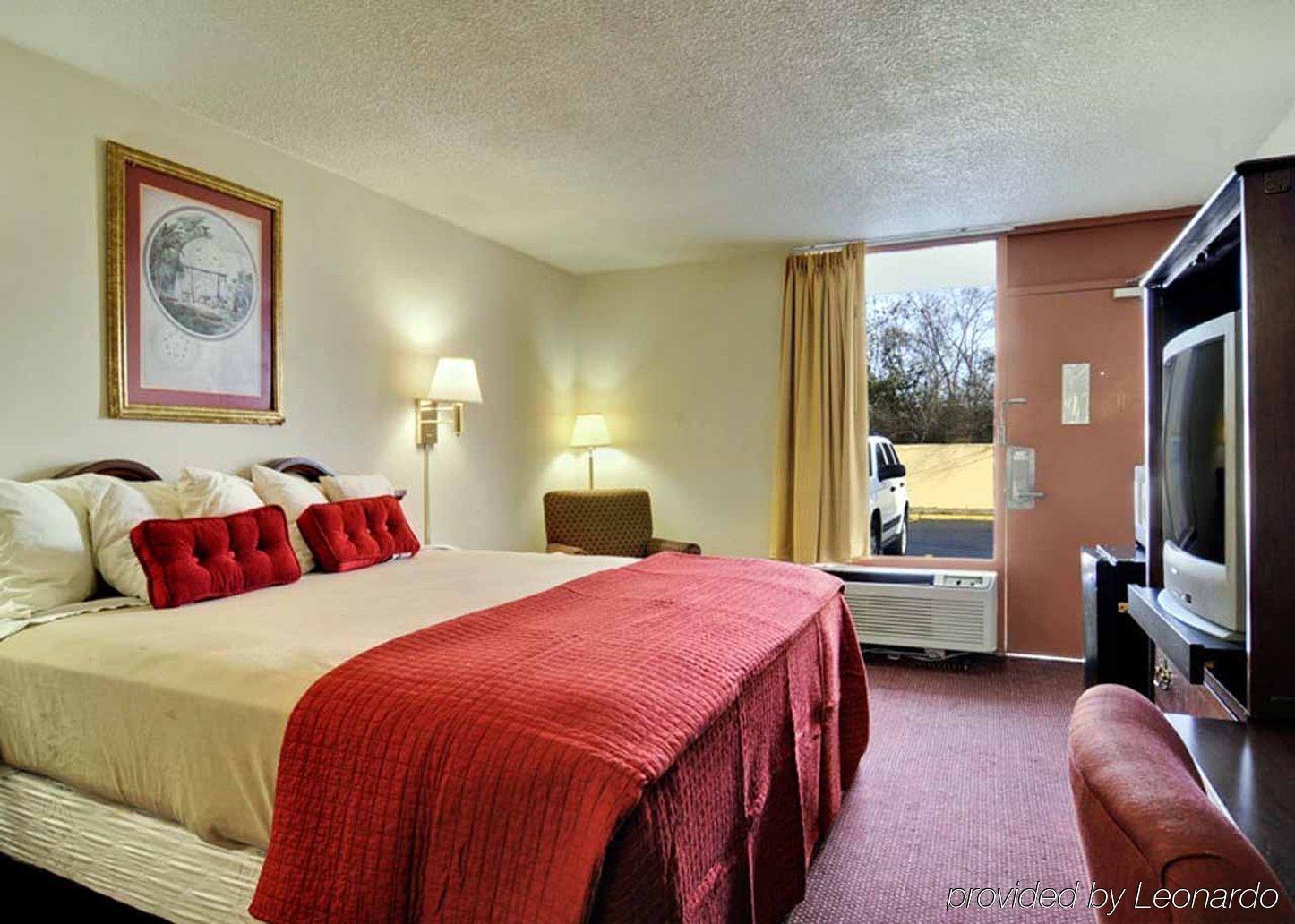 Econo Lodge Inn & Suites Macon Bilik gambar